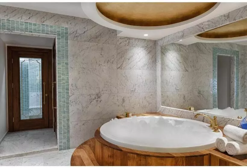 Kaya Artemis Resort & Casino