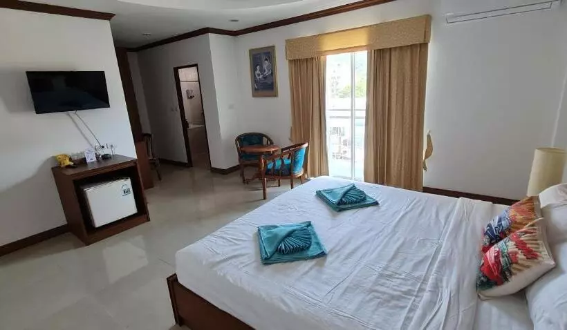 Pipikuku Hotel & Restaurant