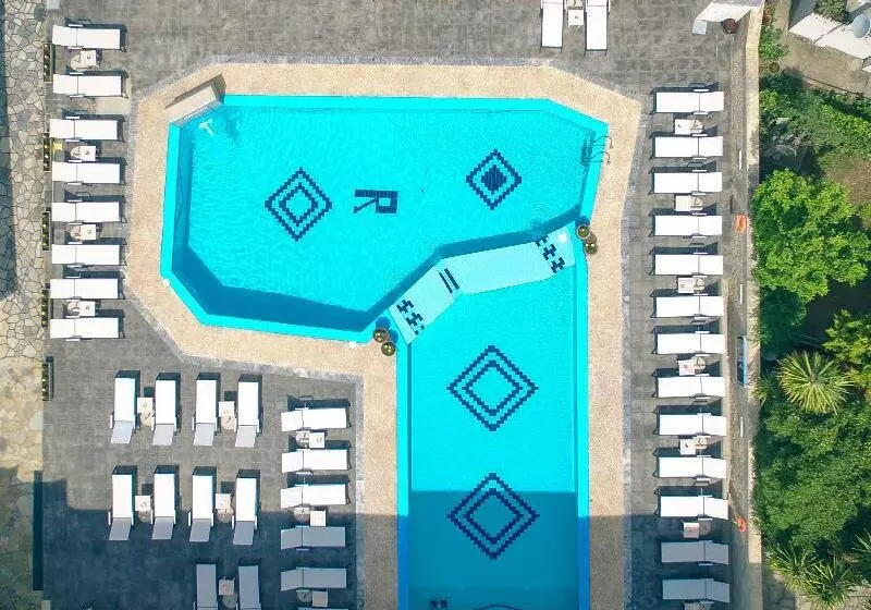 Royal Hotel And Suites