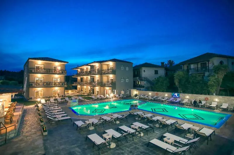 Royal Hotel And Suites