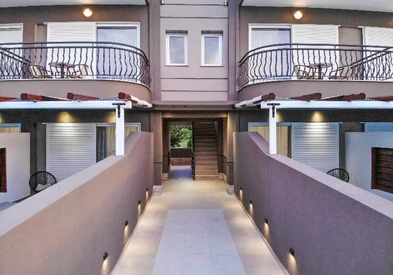 Royal Hotel And Suites