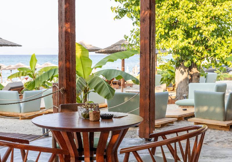 Royal Hotel And Suites