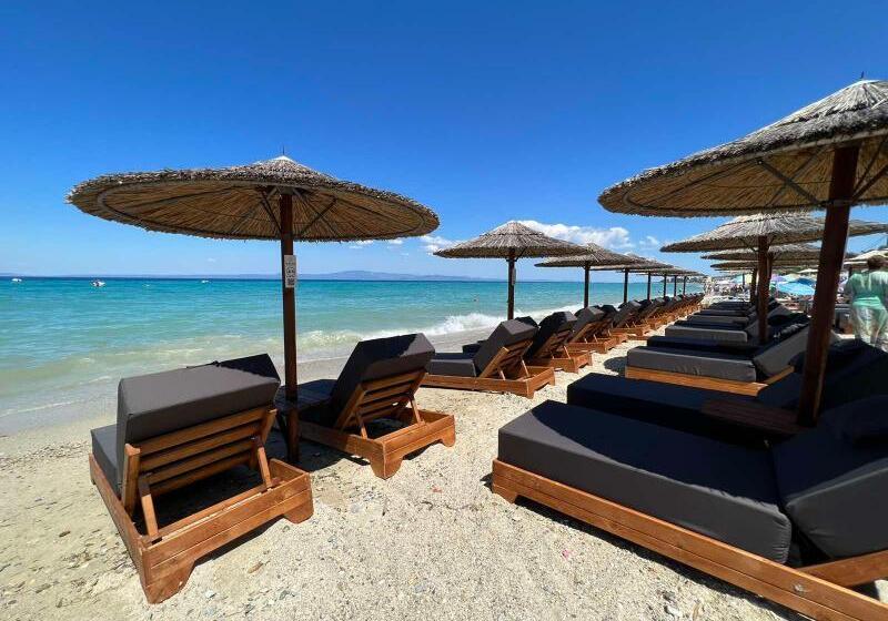 Royal Hotel And Suites