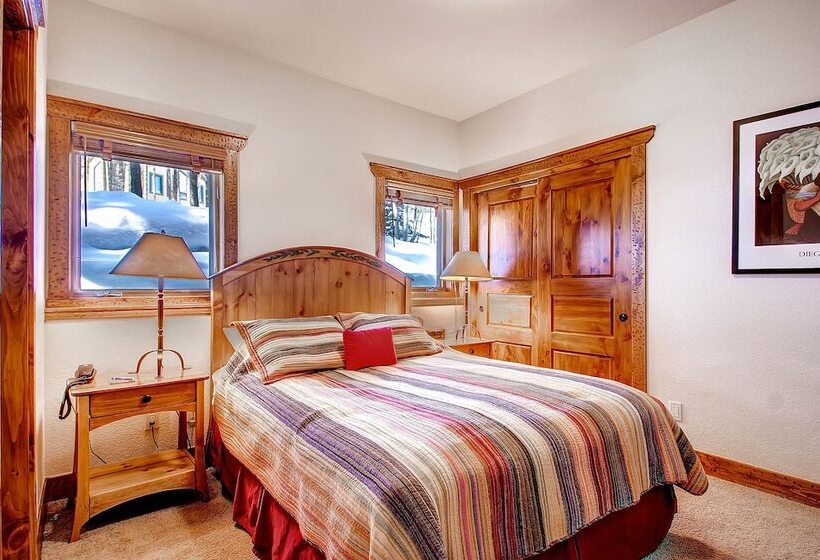 Saddlewood Townhomes