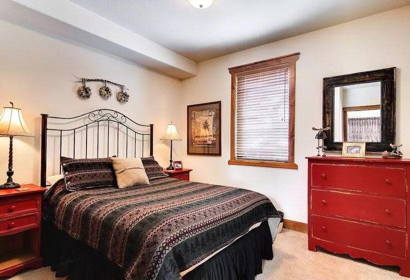 Saddlewood Townhomes