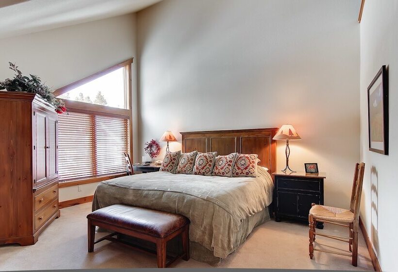 Saddlewood Townhomes