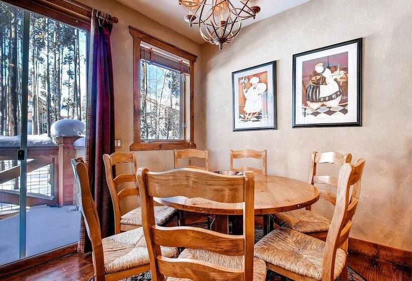 Saddlewood Townhomes