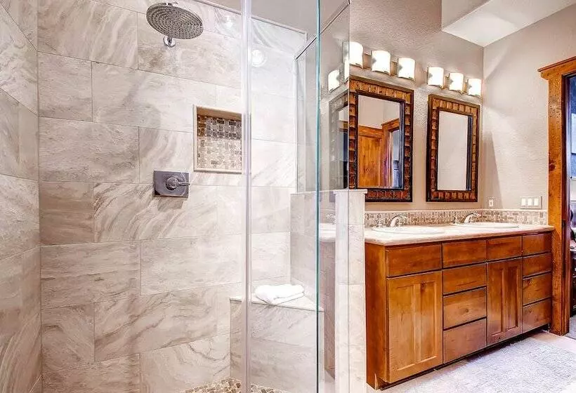 Saddlewood Townhomes