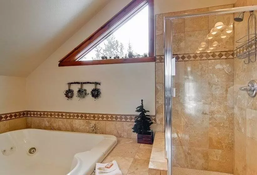 Saddlewood Townhomes