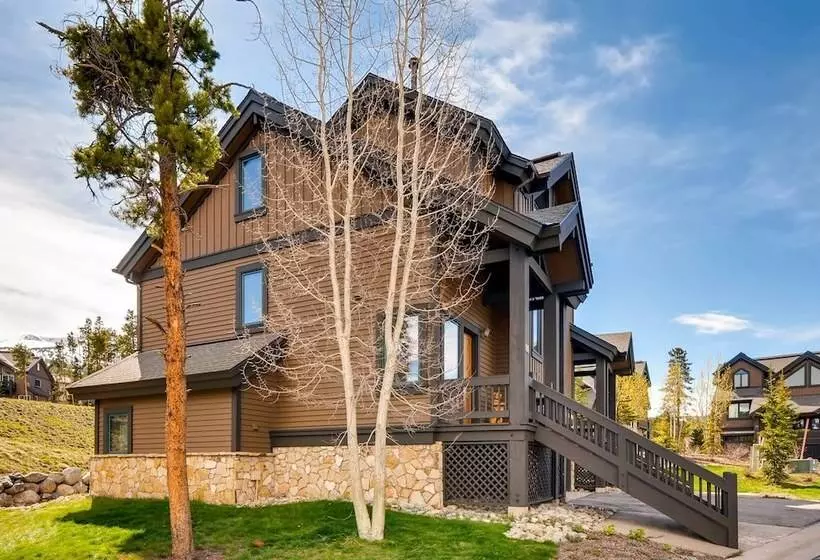 Saddlewood Townhomes