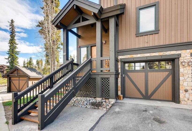 Saddlewood Townhomes