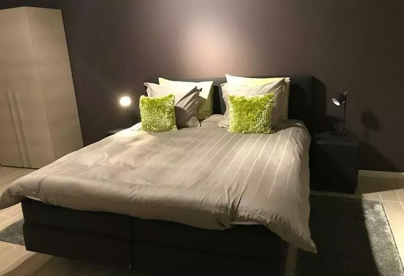 Aamiaismajoitus (B&B) Wijndomein Zwaeneberg