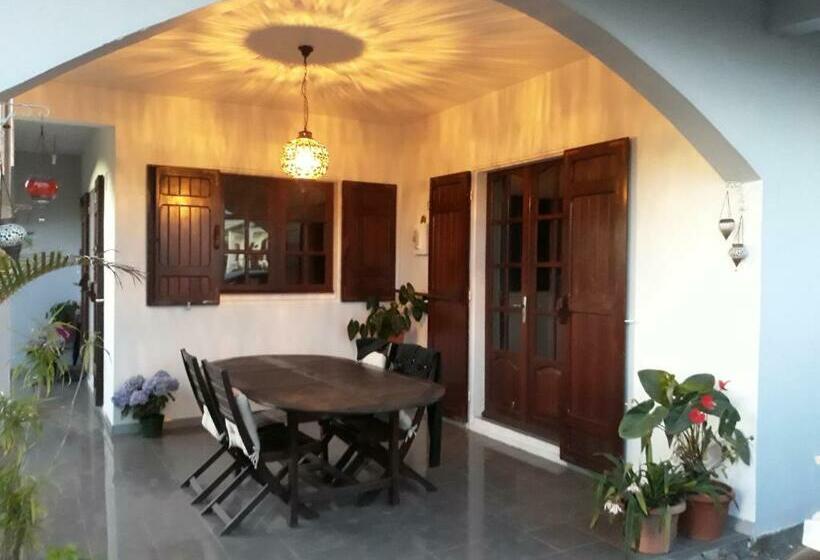 تختخواب و صبحانه Ti Kaz Indienne