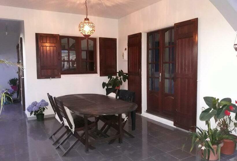 تختخواب و صبحانه Ti Kaz Indienne