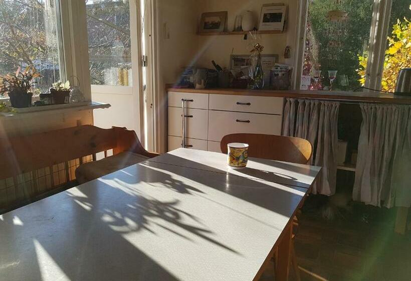 تختخواب و صبحانه Perenner På Bakgården