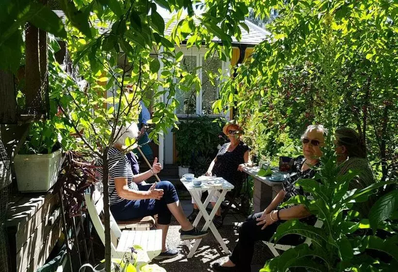 Aamiaismajoitus (B&B) Perenner På Bakgården