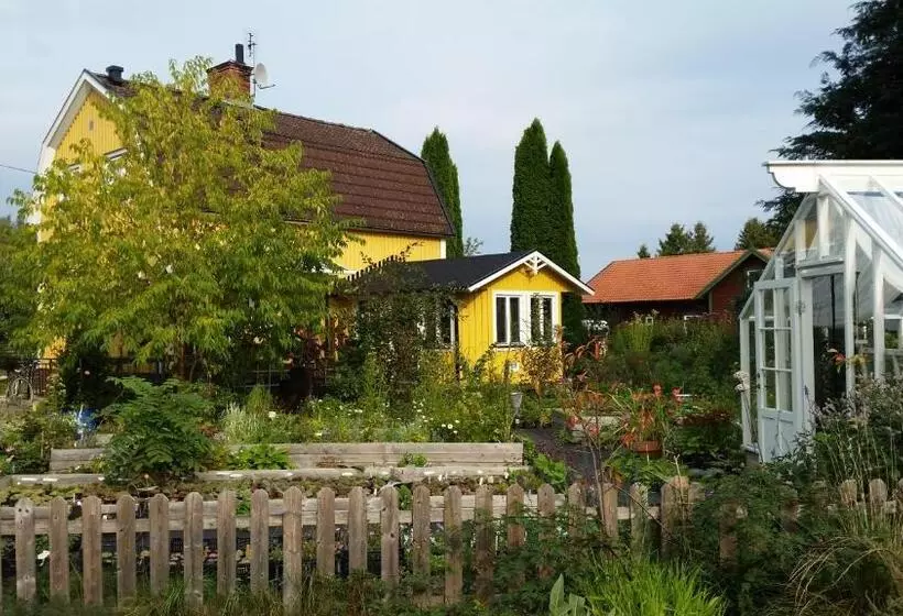 Aamiaismajoitus (B&B) Perenner På Bakgården