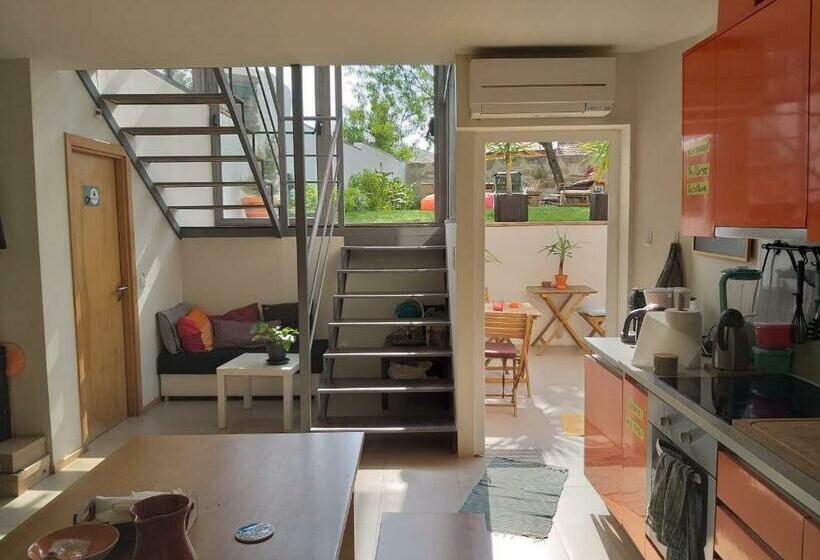 Peach Hostel & Suites