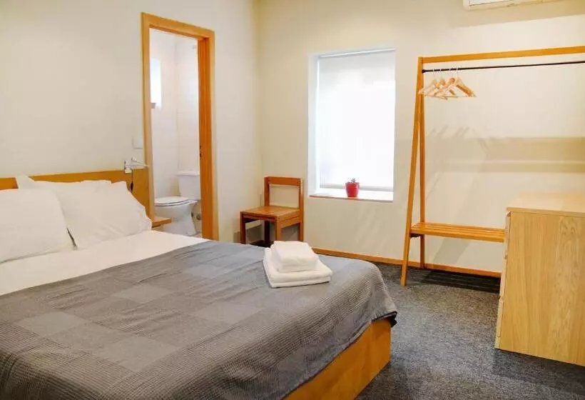 Peach Hostel & Suites