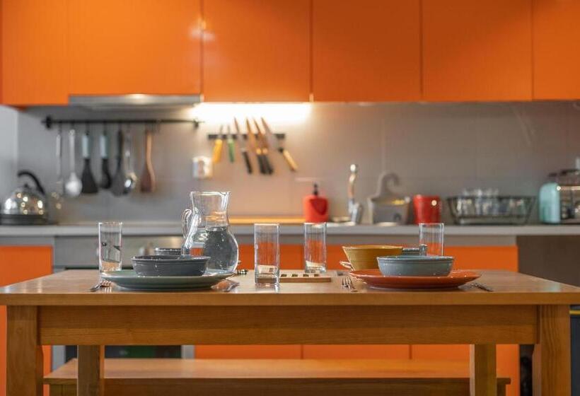 Peach Hostel & Suites