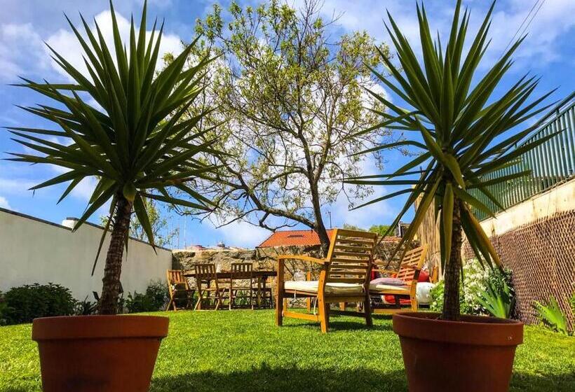 Peach Hostel & Suites