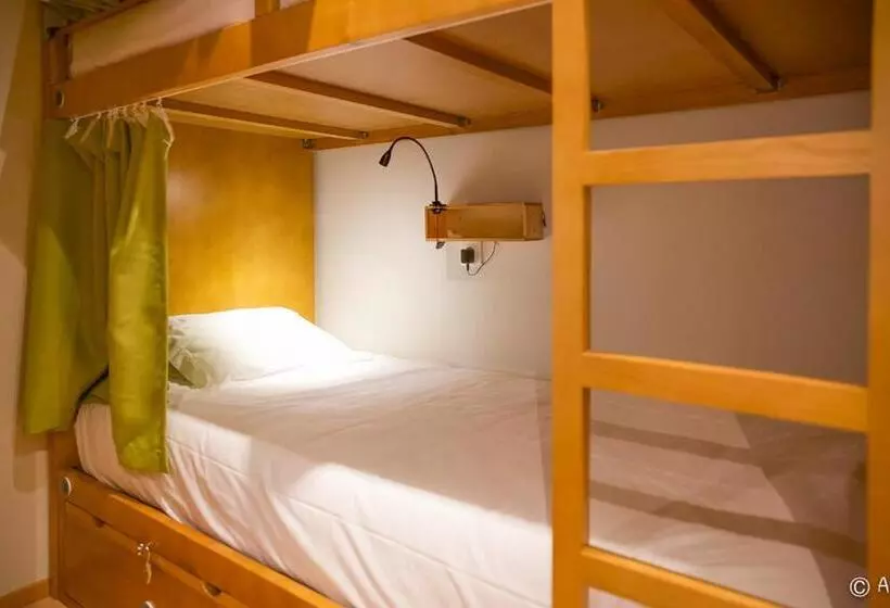 Peach Hostel & Suites