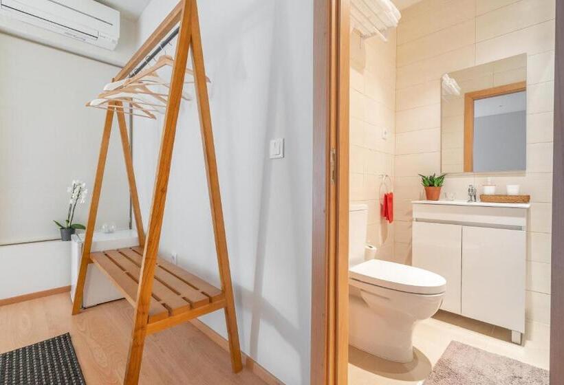 Peach Hostel & Suites