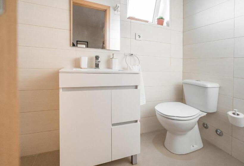 Peach Hostel & Suites