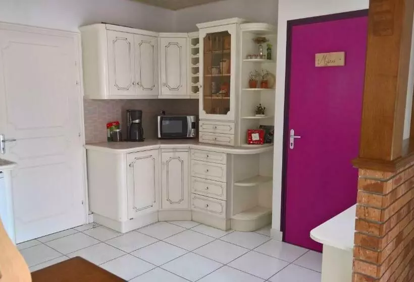 ペンション Entre Mûres Et Châtaignes