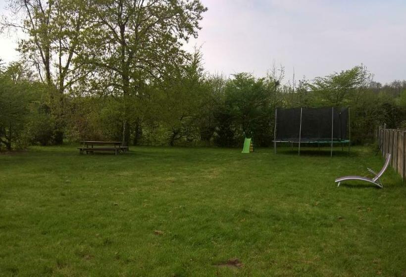 ペンション Entre Mûres Et Châtaignes