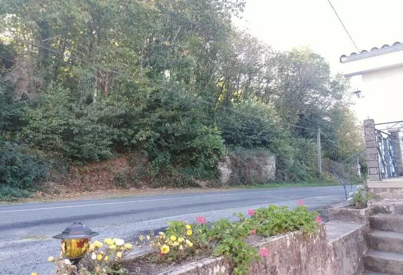 ペンション Entre Mûres Et Châtaignes