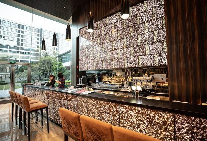 Crowne Plaza Guangzhou Huadu, An Ihg Hotel   Free Shuttle Bus Between Hotel To Airport