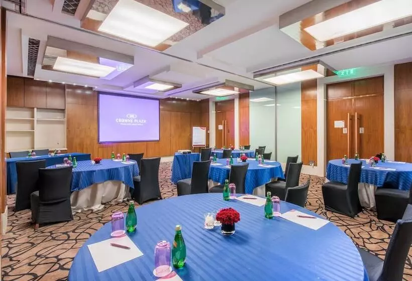 호텔 Crowne Plaza New Delhi Okhla, An Ihg