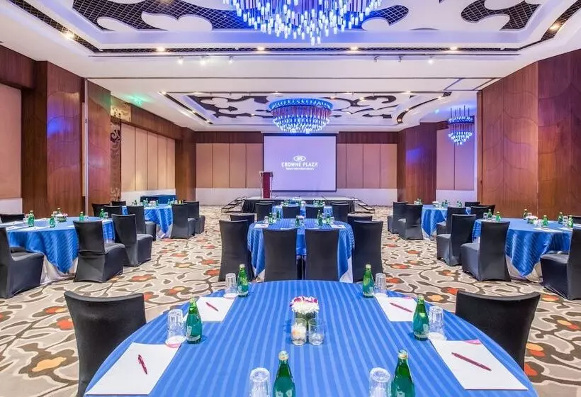 호텔 Crowne Plaza New Delhi Okhla, An Ihg