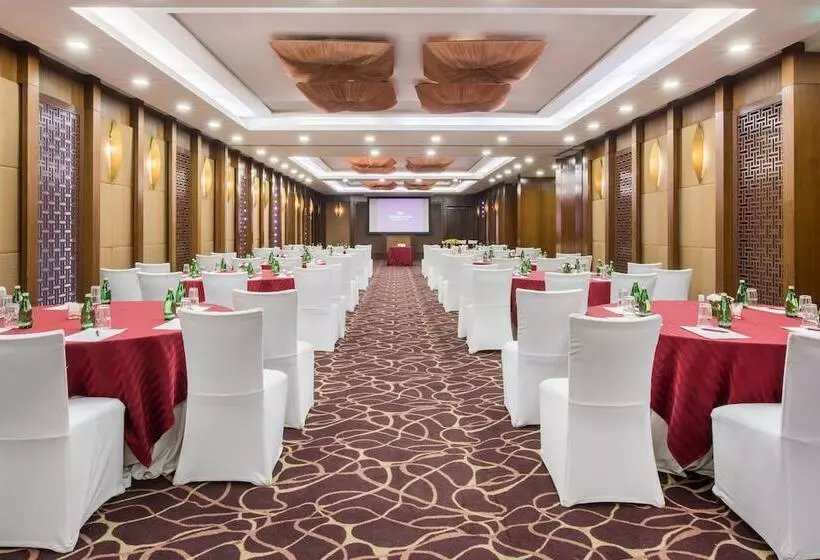 호텔 Crowne Plaza New Delhi Okhla, An Ihg