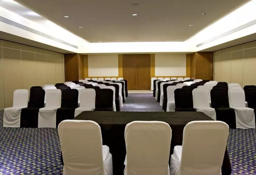 Отель Four Points By Sheraton Navi Mumbai, Vashi
