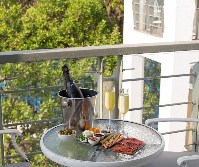 Living Room By Seasons Hotels