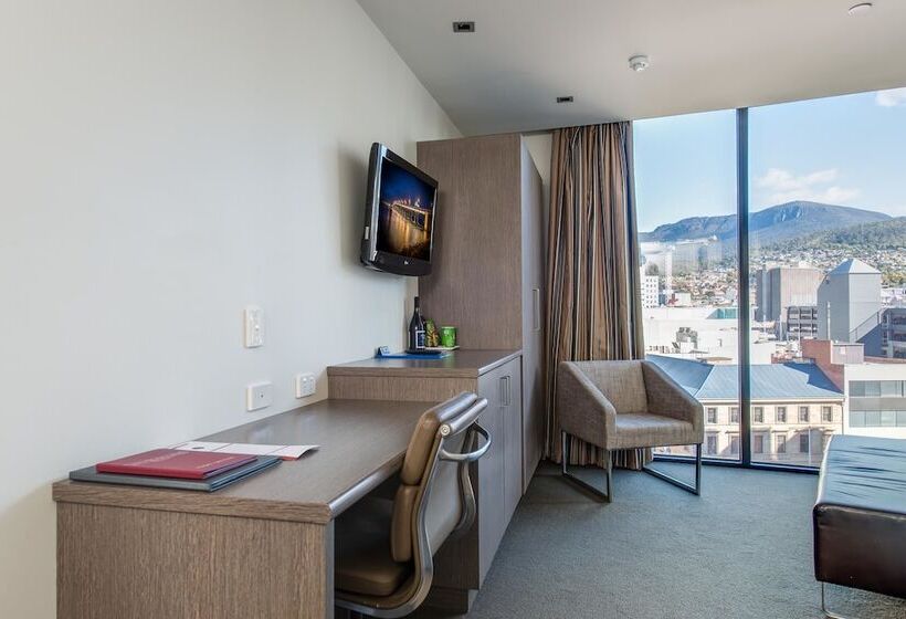 فندق Mantra Collins