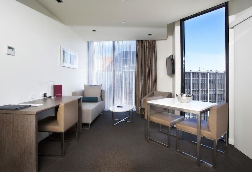 فندق Mantra Collins