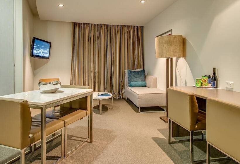 فندق Mantra Collins