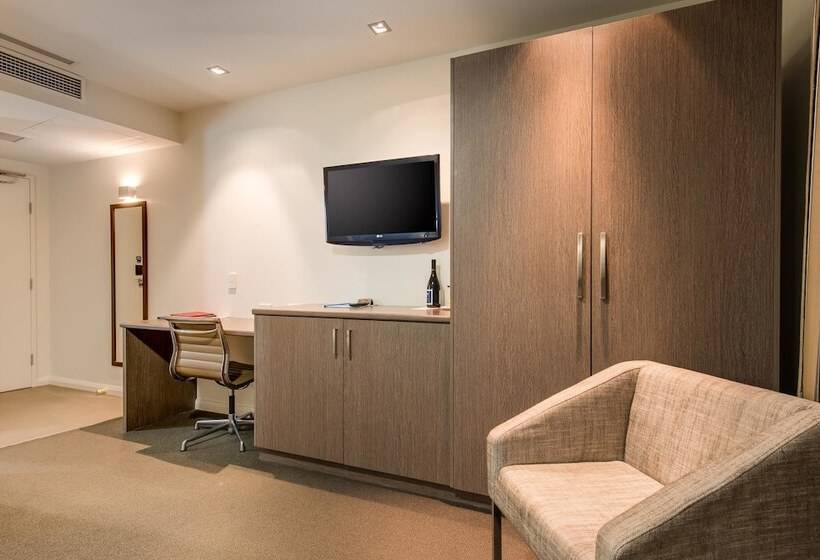 فندق Mantra Collins