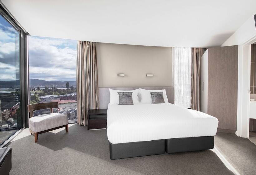 فندق Mantra Collins