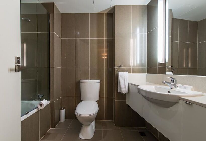 فندق Mantra Collins