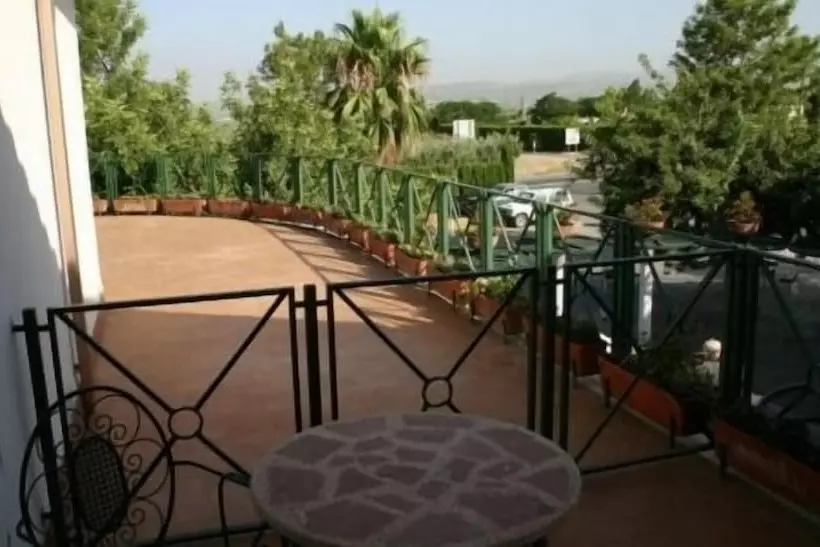 Отель Mitra Crisalida