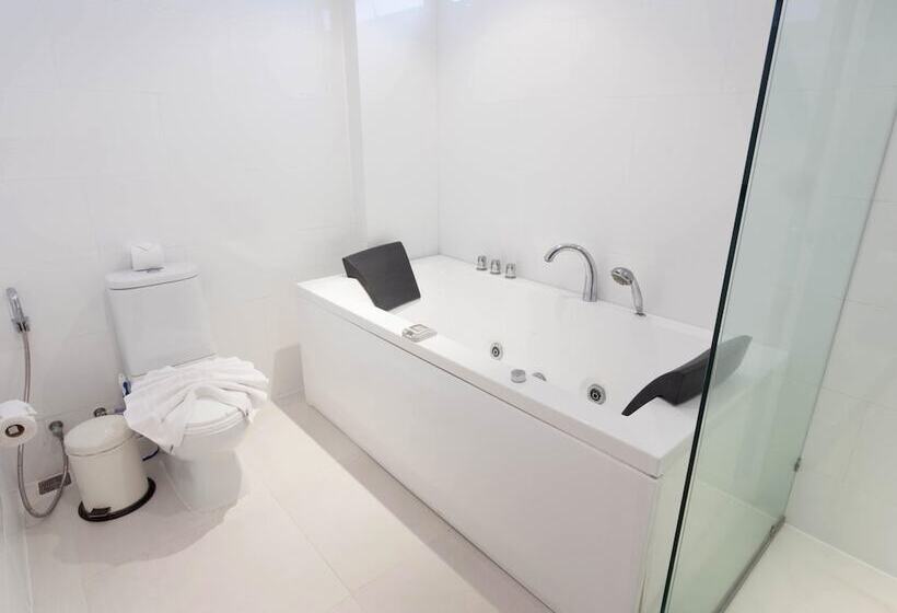 Sunset Plaza By Resava