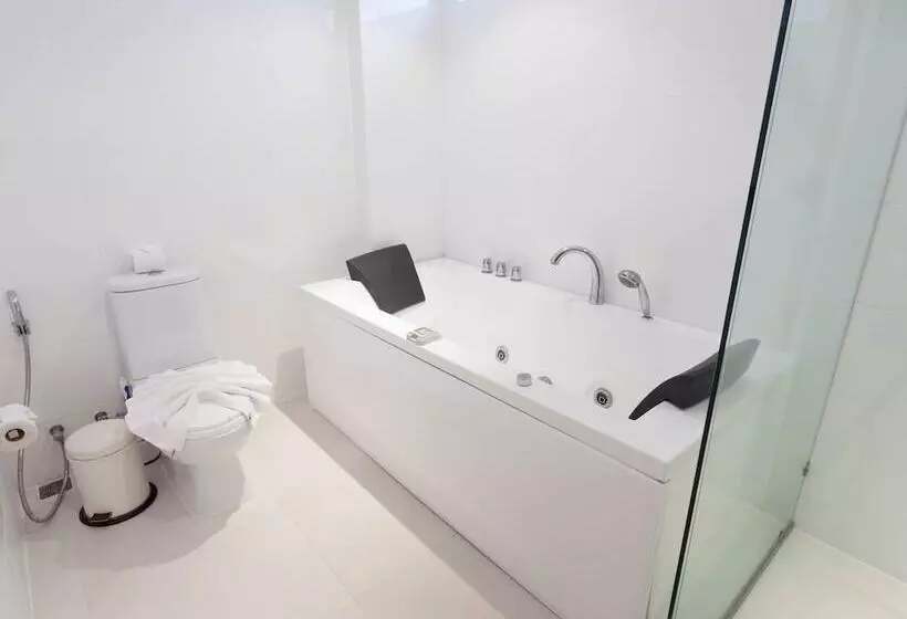 Sunset Plaza By Resava