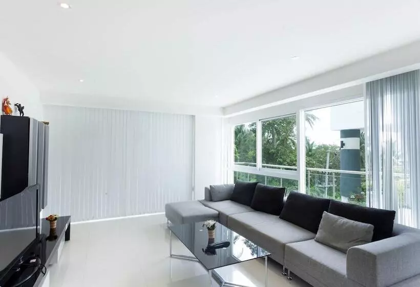 Sunset Plaza By Resava