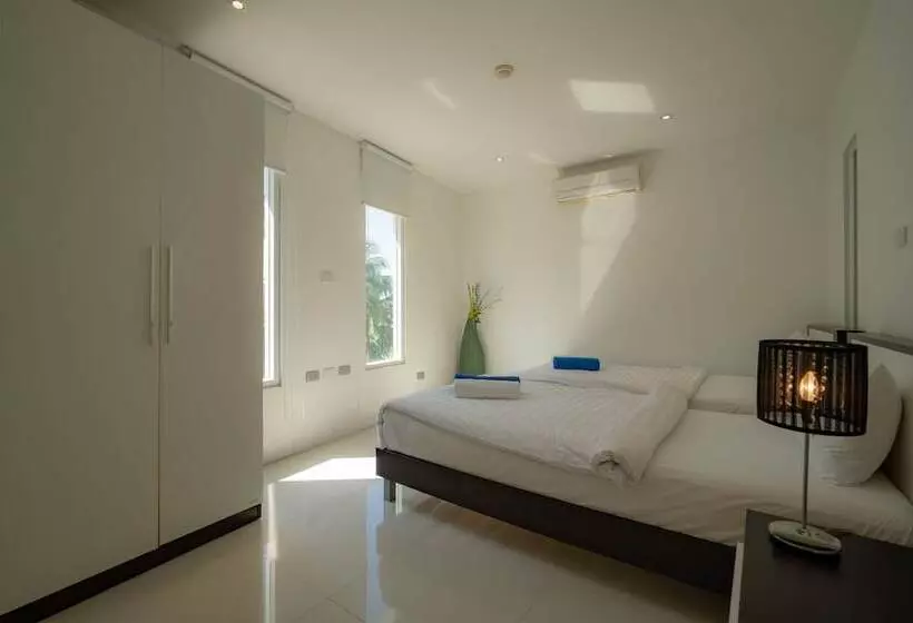 Sunset Plaza By Resava