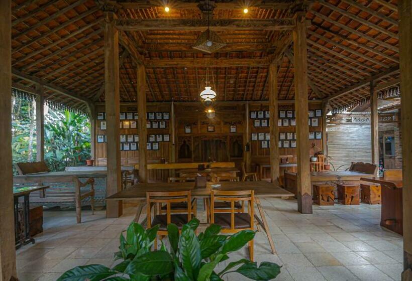 Hotel The Omah Borobudur