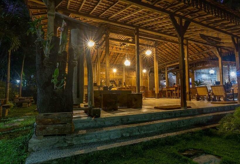 Hotel The Omah Borobudur